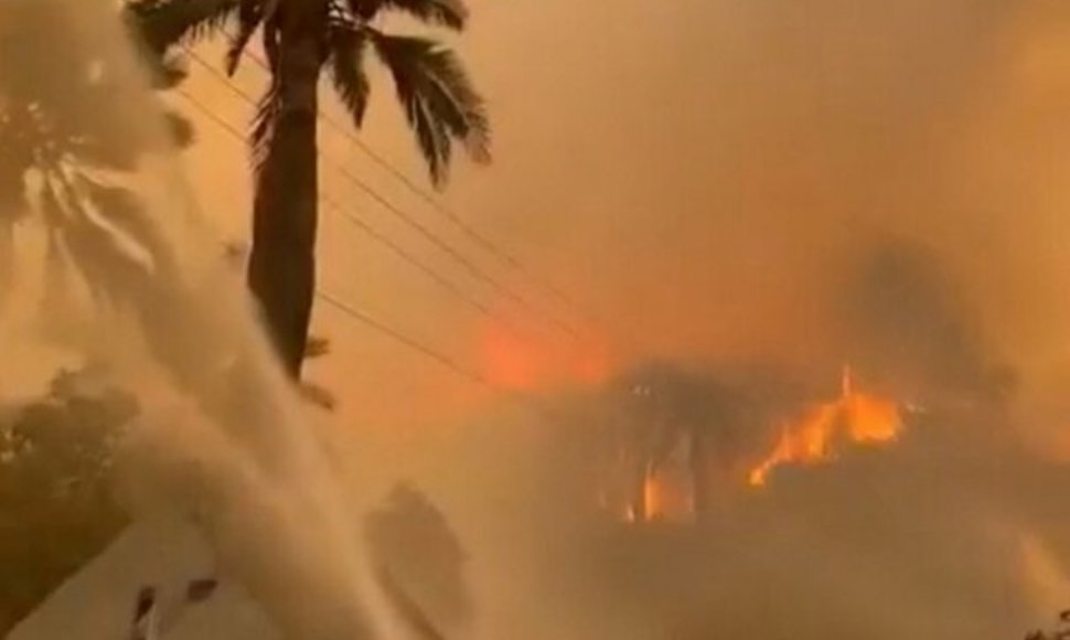 BOMBEROS DE CHILE / via REUTERS