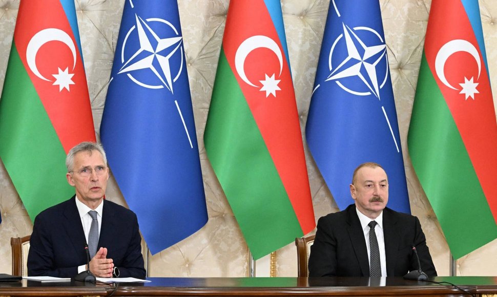 NATO vadovas Jensas Stoltenbergas ir Azerbaidžano prezidentas Ilhamas Alijevas