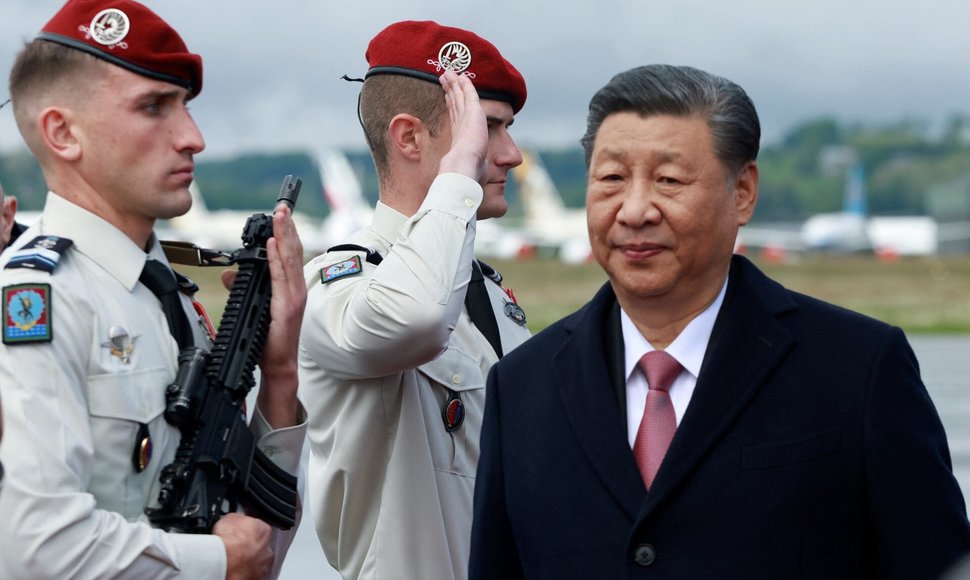Kinijos prezidentas Xi Jinping aplanko Prancūziją.