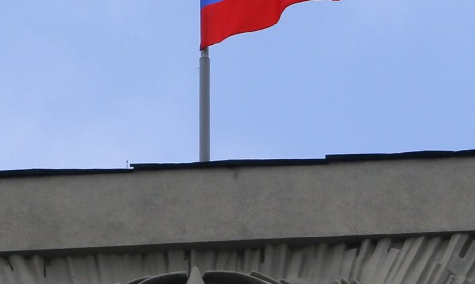 Rusijos vėliava nuleista pusiau Kemerovo tragedijai atminti.