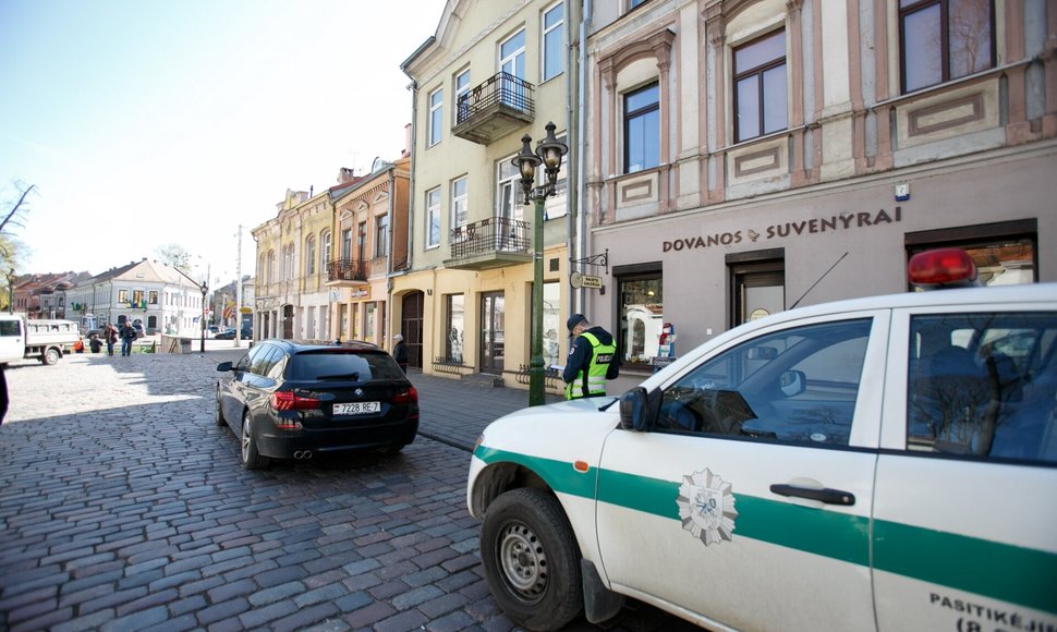 Kaune sulaikytas nuo policijos beges BMW / BNS nuotr.