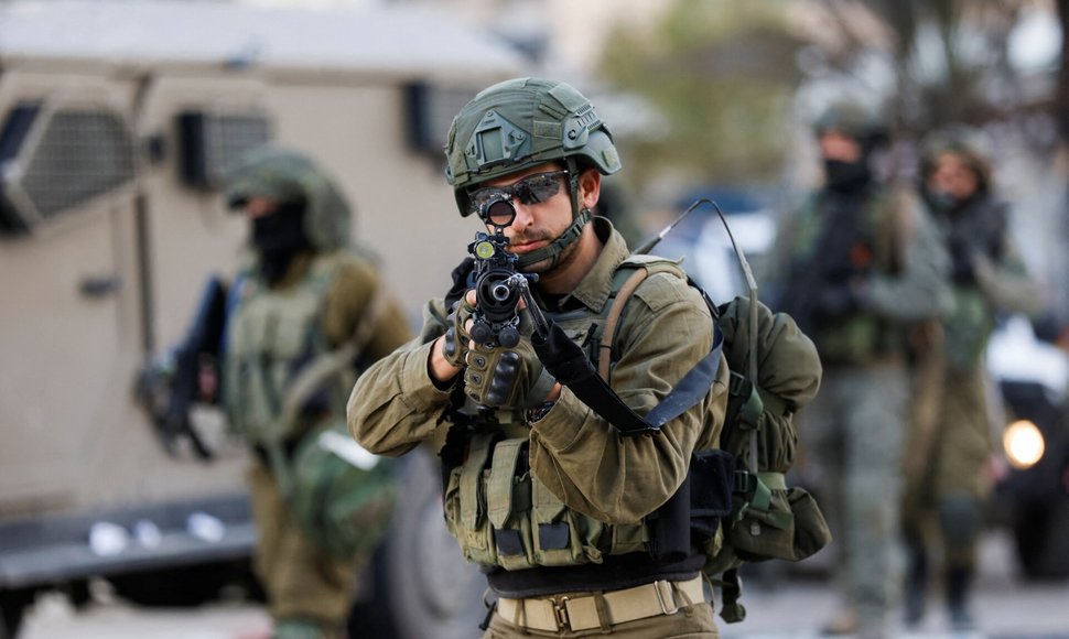 Izraelio reidas Ramałoje / Mohamad Torokman / REUTERS