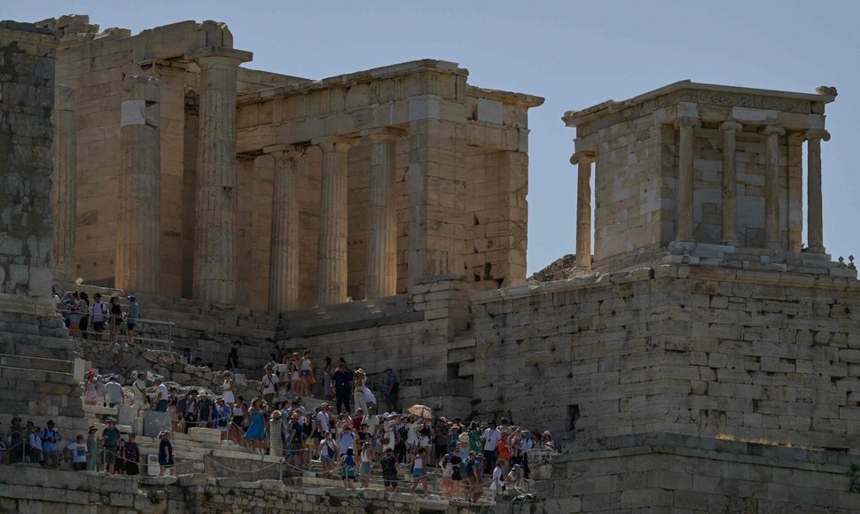 Dėl karščio bangos Graikijoje trečiadienį laikinai stabdytas Akropolio lankymas / STRINGER / AFP