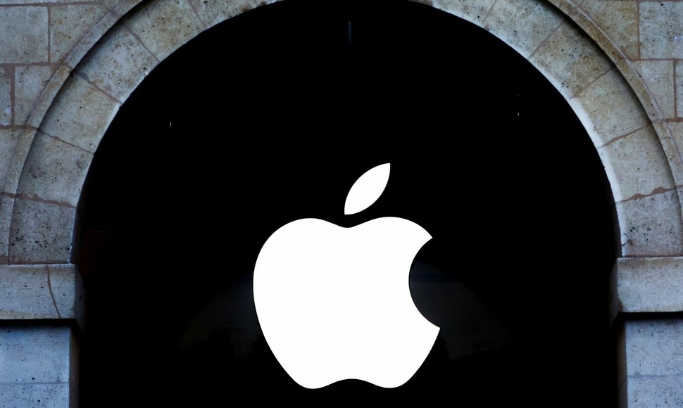 „Apple“ logotipas / Gonzalo Fuentes / REUTERS