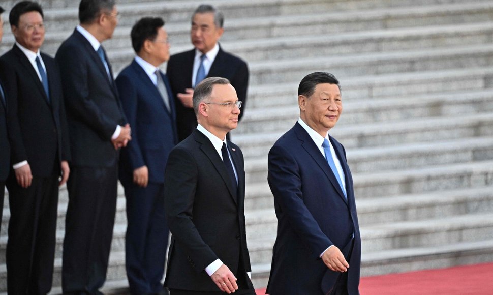 Lenkijos prezidentas Andrzejus Duda vieši Kinijoje. / PEDRO PARDO / AFP