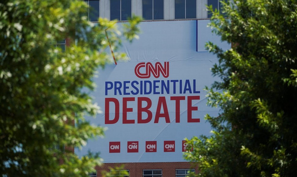 J. Bideno ir D. Trumpo debatų reklamos Atlantoje. / Megan Varner / REUTERS