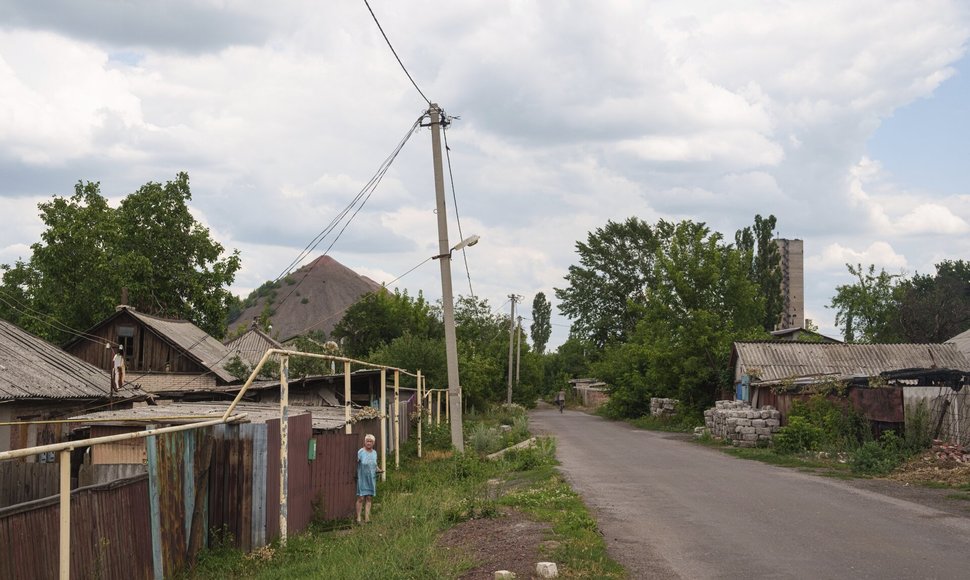 Rusija teigia užėmusi dar du Rytų Ukrainos kaimus / Evgeniy Maloletka / AP