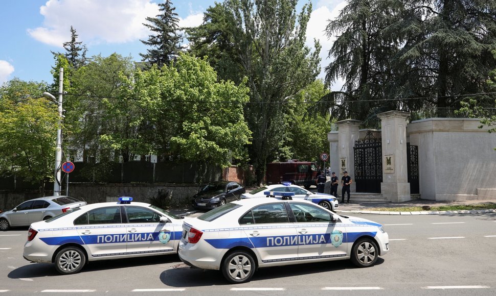 Prie Izraelio ambasados Belgrade sužeistas policininkas. / Zorana Jevtic / REUTERS
