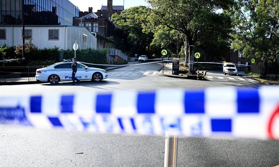 Po išpuolio peiliu australų universitete policija pradėjo tyrimą dėl neaiškios ideologijos / Dan Himbrechts / via REUTERS