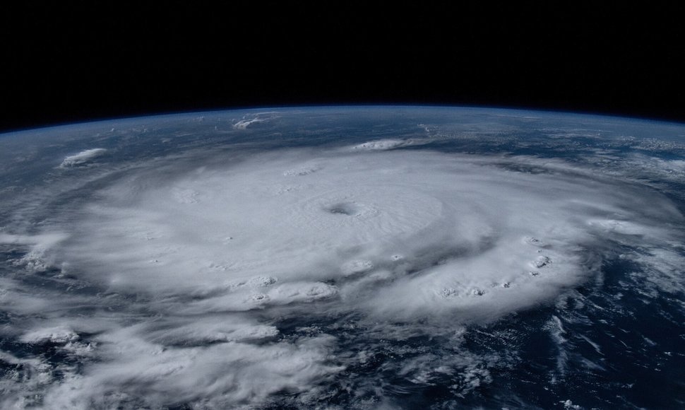 Uraganas Berylis Karibų jūroje iš Tarptautinės Kosminės Stoties. / NASA/Matthew Dominick / via REUTERS