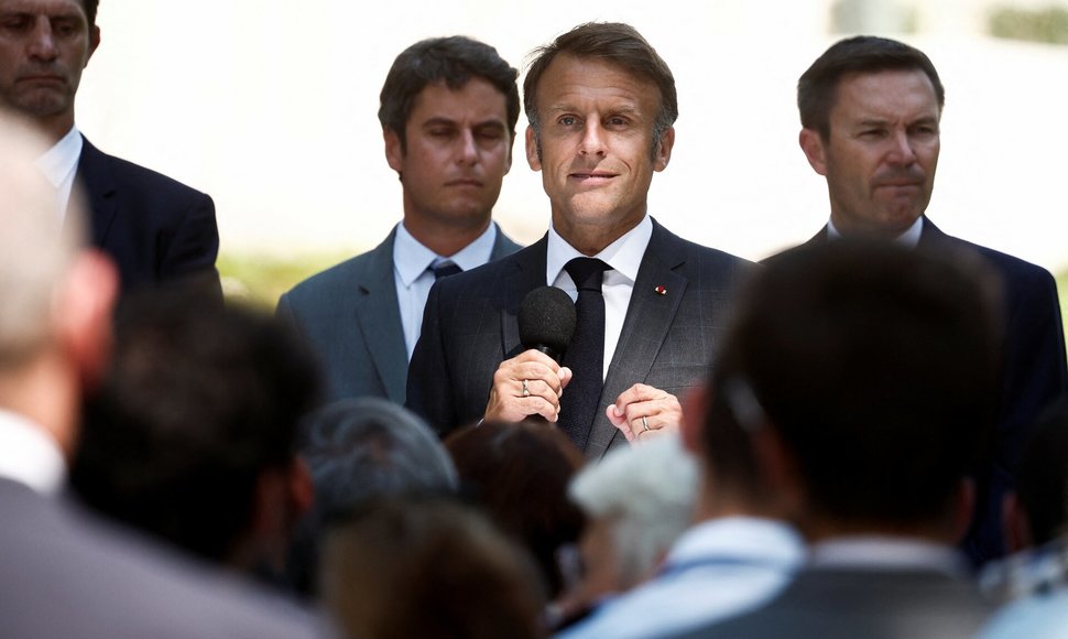 Prancūzijos prezidentas Macron susitinka su 2024 m. Paryžiaus olimpinių žaidynių organizatoriais Elizejaus rūmuose. / Benoit Tessier / REUTERS