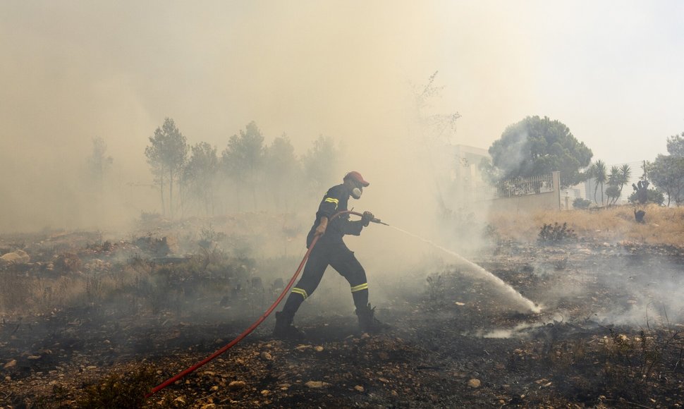 Didelis gaisras šalia Atėnų. / Socrates Baltagiannis / dpa/picture-alliance