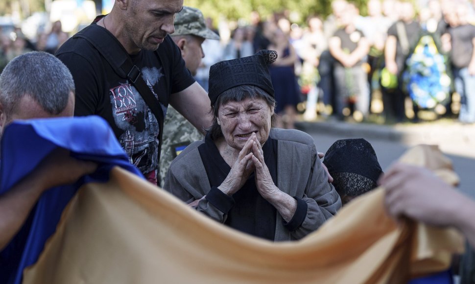 Žuvusiųjų per Rusijos smūgį Poltavai skaičius padidėjo iki 58 / Evgeniy Maloletka / AP