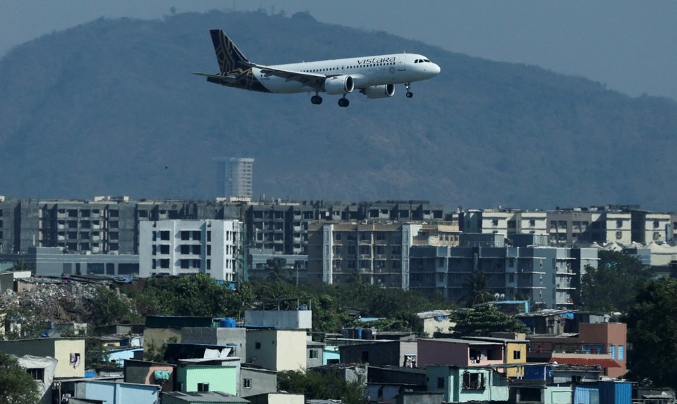 FRANCIS MASCARENHAS / REUTERS