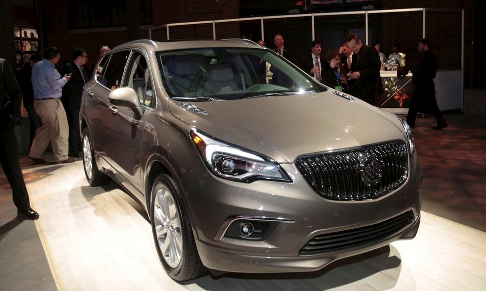 General Motors pristato Buick Envision modelį Detroit&#39;as. / Rebecca Cook / REUTERS