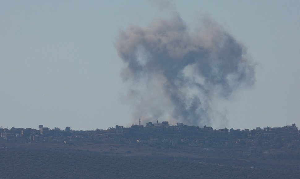 Tebejantys priešiškumai tarp Hezbollah ir Izraelio Libane. / Aziz Taher / REUTERS