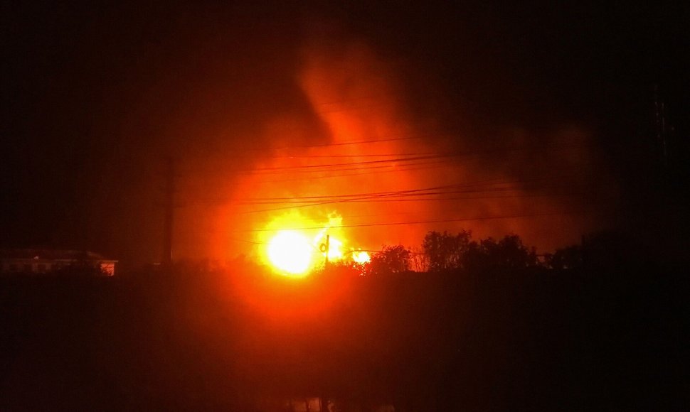 Ukraina dronais smogė vienai didžiausių Rusijos sprogmenų gamyklų / STR / AFP