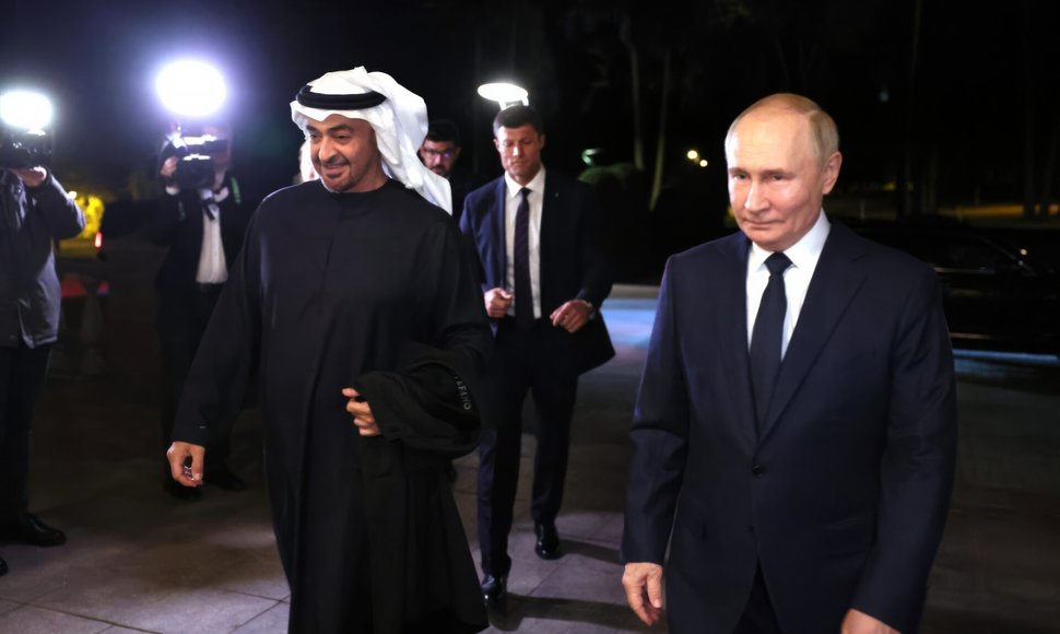 Mohamedas bin Zayedas Al Nahyanas ir Vladimiras Putinas / Mikhail Metzel/Kremlin Pool / ZUMAPRESS.com