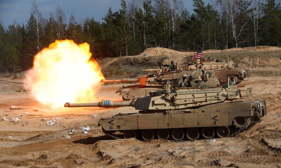 „Abrams“ tankas / INTS KALNINS / REUTERS