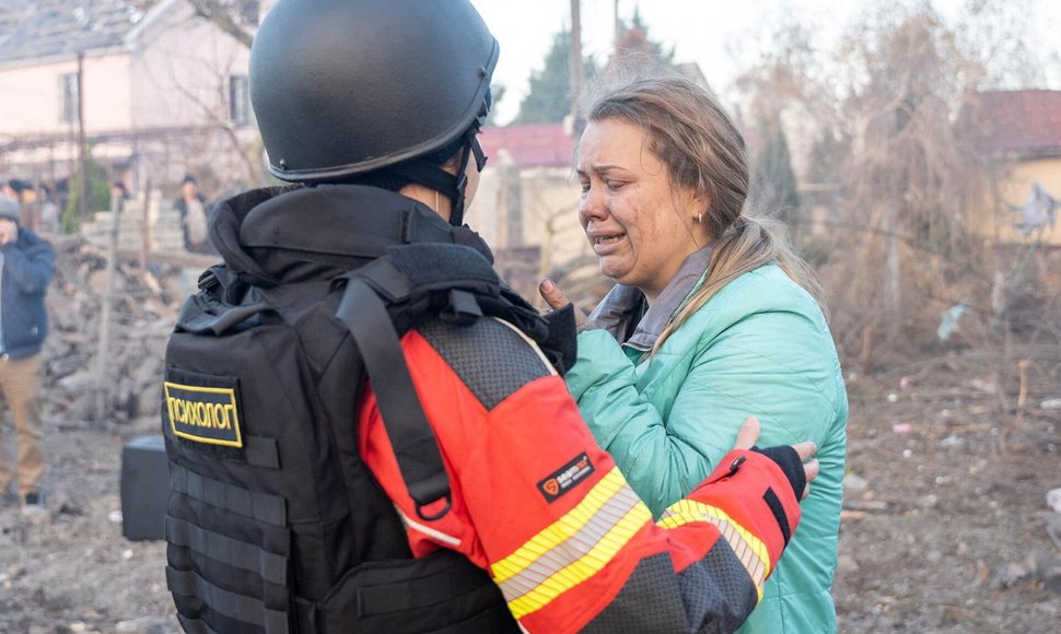 Po smūgio Odesoje / STATE EMERGENCY SERVICE OF UKRAI / via REUTERS