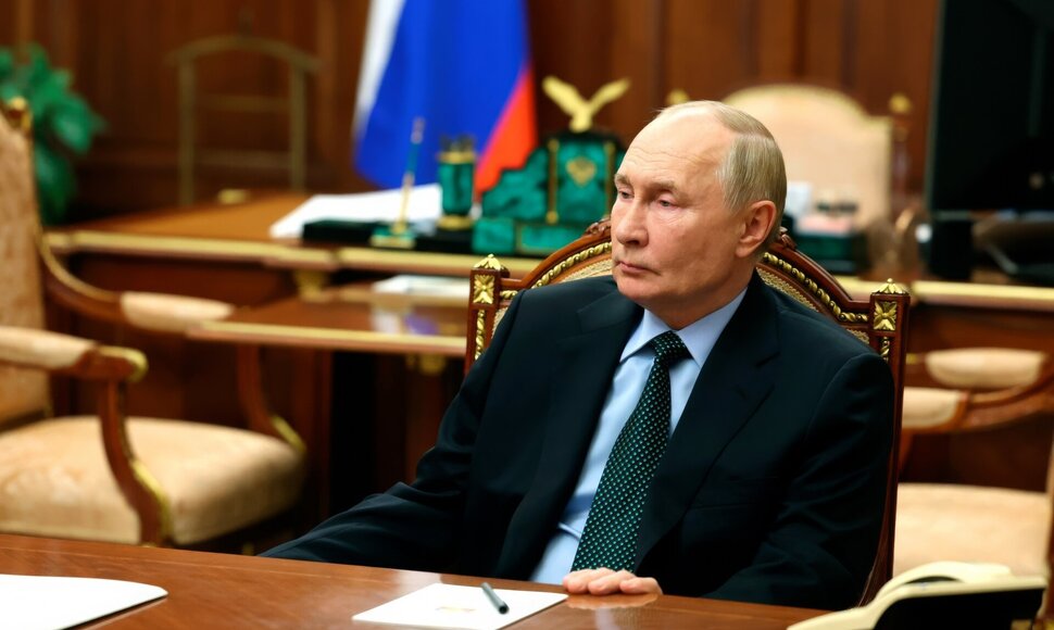 V. Putinas / Vyacheslav Prokofyev/Kremlin Poo / ZUMAPRESS.com