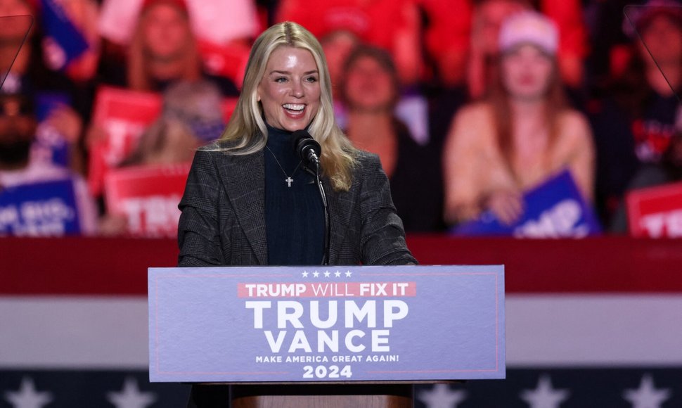 Pam Bondi / Sam Wolfe / REUTERS