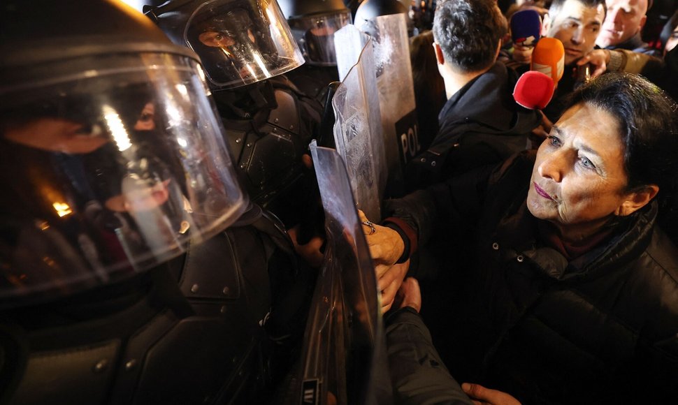 Prezidentė protestuose / GIORGI ARJEVANIDZE / AFP