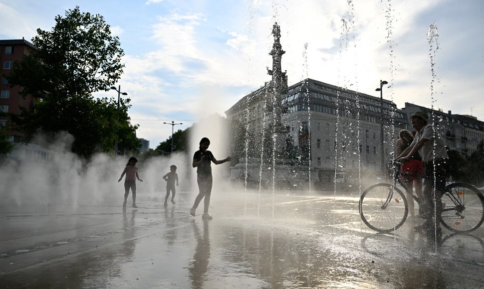 Karščio banga Austrijoje / Elisabeth Mandl / REUTERS