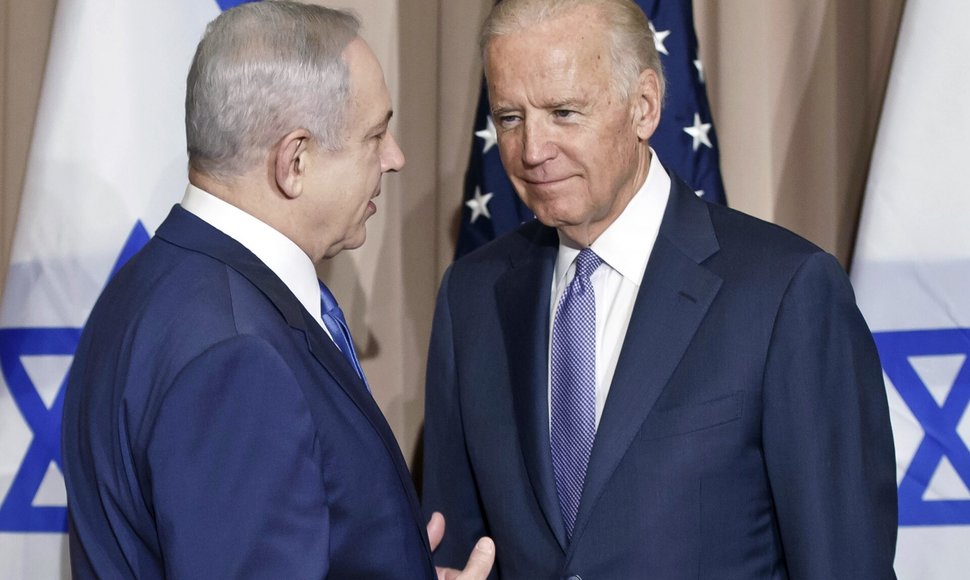  J. Bidenas kalbasi su B. Netanyahu / Michel Euler / AP