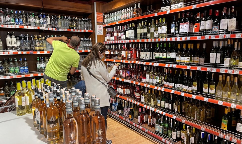 Alkoholinių gėrimų skyrius Stambule / Umit Bektas / REUTERS