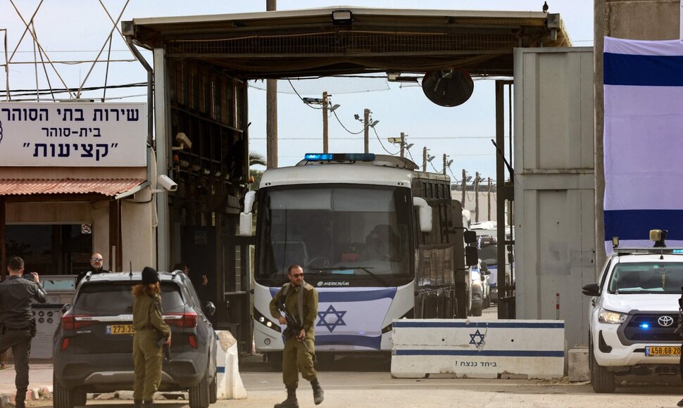 Autobusas su kaliniais / GIL COHEN-MAGEN / AFP