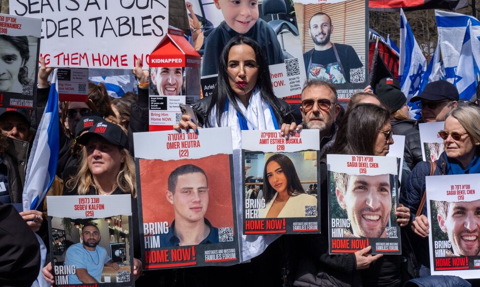 Protestuotojai reikalauja paleisti įkaitus / Syndi Pilar / ZUMAPRESS.com
