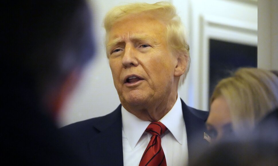 Mark Schiefelbein / AP