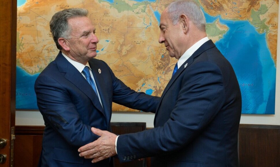 B. Netanyahu su JAV specialiuoju pasiuntiniu Artimuosiuose Rytuose S. Witkoffu / Maayan Toaf/Israel Gpo / ZUMAPRESS.com