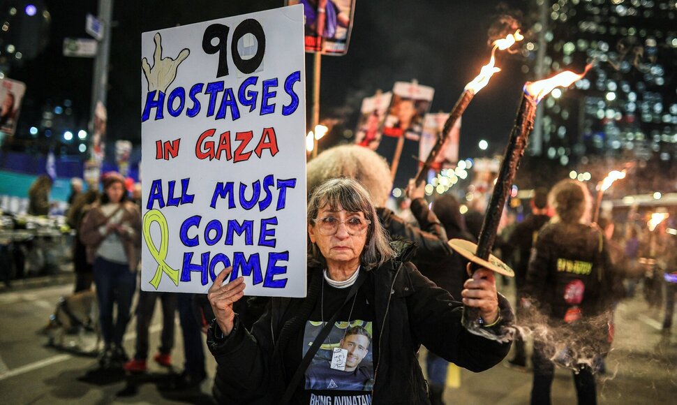 Protestuotojai reikalauja paleisti įkaitus / Itai Ron / REUTERS