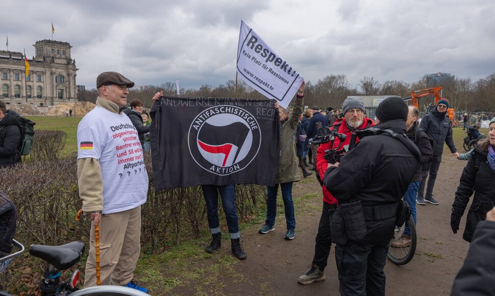 Protesto prie&scaron; AfD dalyviai / IMAGO/Achille Abboud / IMAGO/Achille Abboud