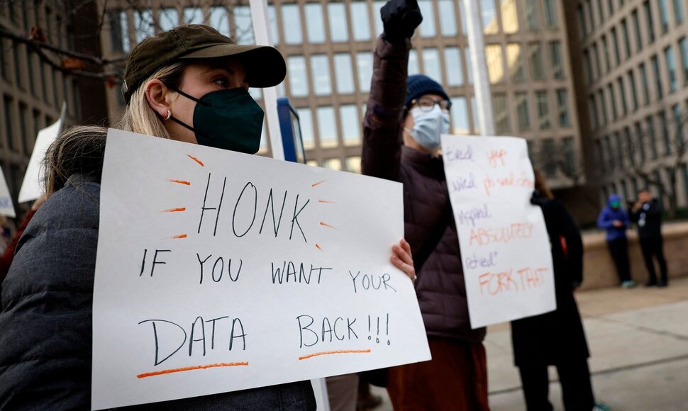 Protestas prie&scaron; S. Bessento sprendimą  / KEVIN DIETSCH / Getty Images via AFP