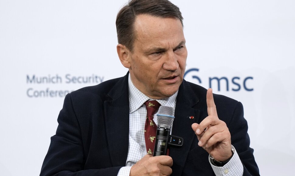 Matthias Schrader / AP