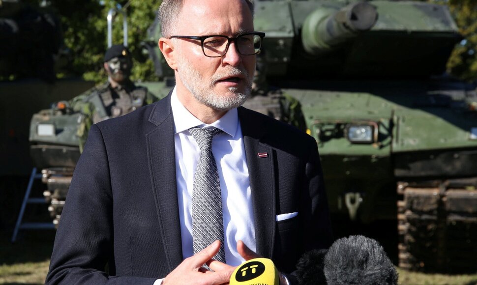 Andris Sprūdas / Tom Little / REUTERS