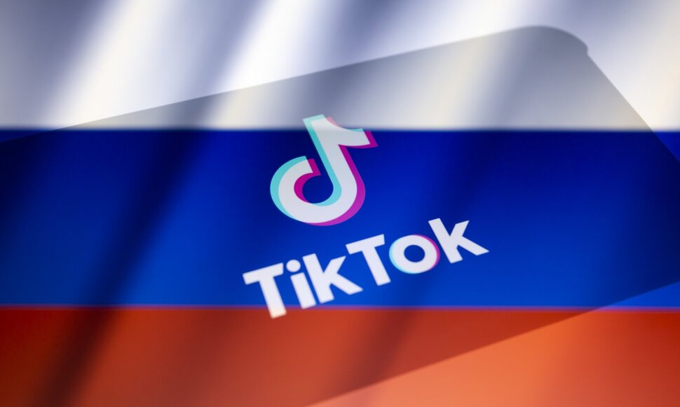 Rusijos vėliava ir „TikTok“ logotipas / Andre M. Chang / ZUMAPRESS.com