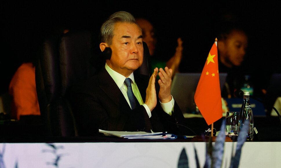 Wang Yi / PHILL MAGAKOE / AFP