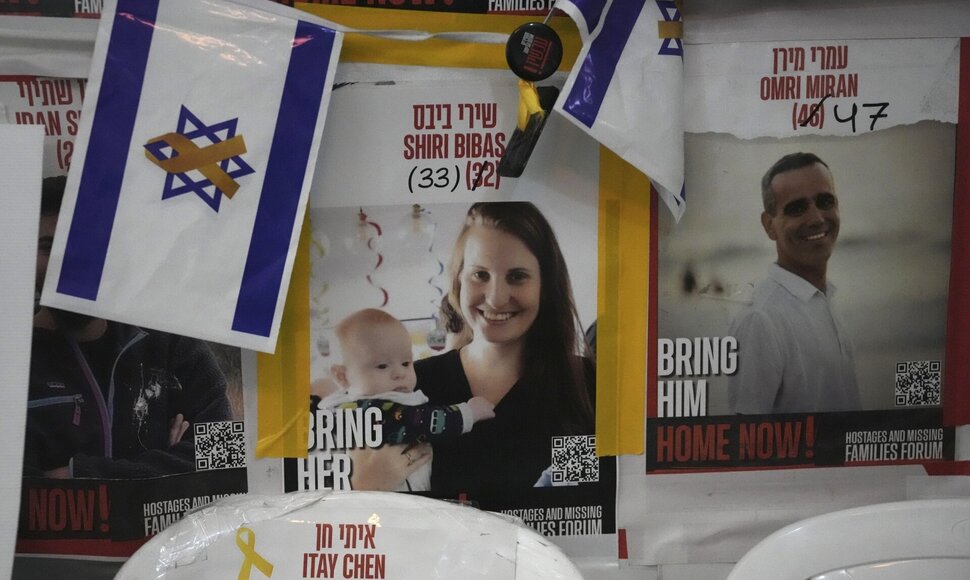 Shiri Bibas / Mahmoud Illean / AP