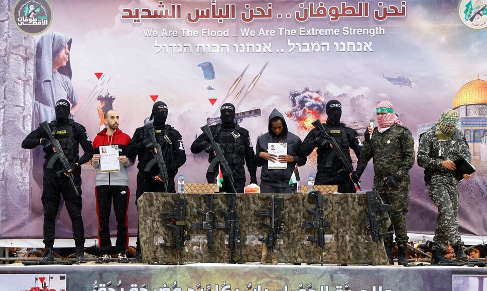 Izraelio įkaitų perdavimas / Hatem Khaled / REUTERS