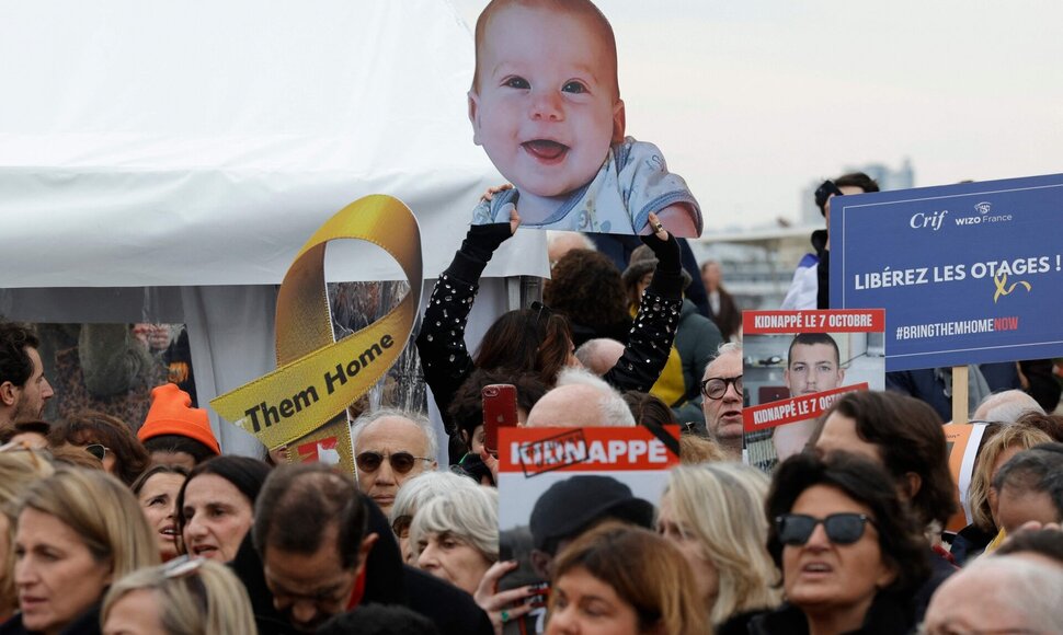 Protestuotojai ragina paleisti Gazos Ruože laikomus įkaitus / GEOFFROY VAN DER HASSELT / AFP