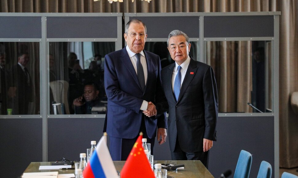 Sergejus Lavrovas ir Wang Yi / CHINE NOUVELLE/SIPA / CHINE NOUVELLE/SIPA