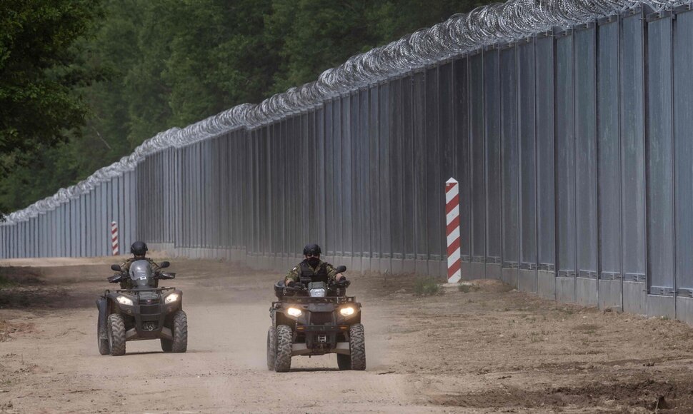 Lenkijos ir Baltarusijos siena / WOJTEK RADWANSKI / AFP