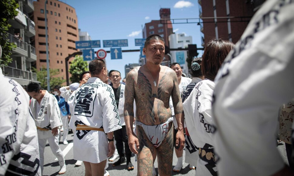 Vyras su tradicinėmis japonų tatuiruotėmis / BEHROUZ MEHRI / AFP