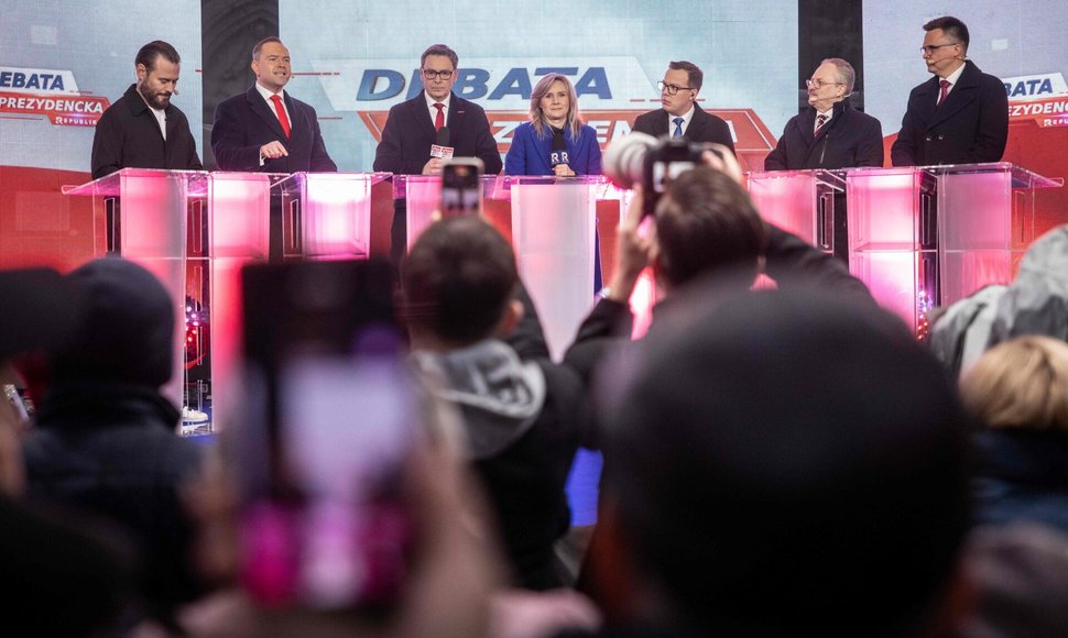 Penktadienį vykę kandidatų į Lenkijos prezidentus debatai  / WOJTEK RADWANSKI / AFP