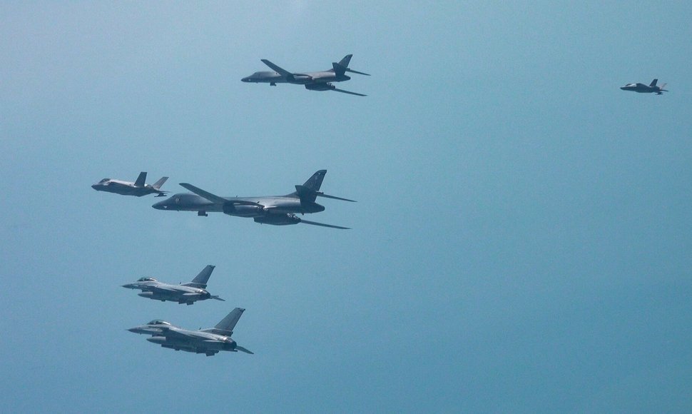 JAV bombonešiai B-1B / HANDOUT / AFP