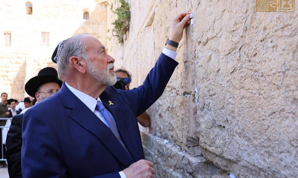 Mike'as Huckabee / Western Wall Heritage Foundation / ZUMAPRESS.com
